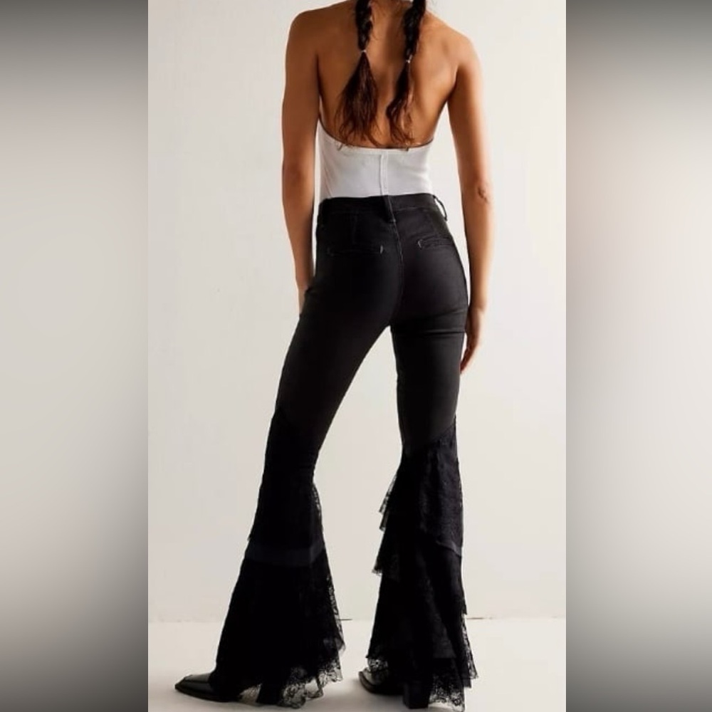 We The Free Mystic High Rise Lace Flare Jean. Size 29 - Picture 4 of 8